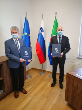 Podpis pogodbe za prizidek OS Ribnica 3 